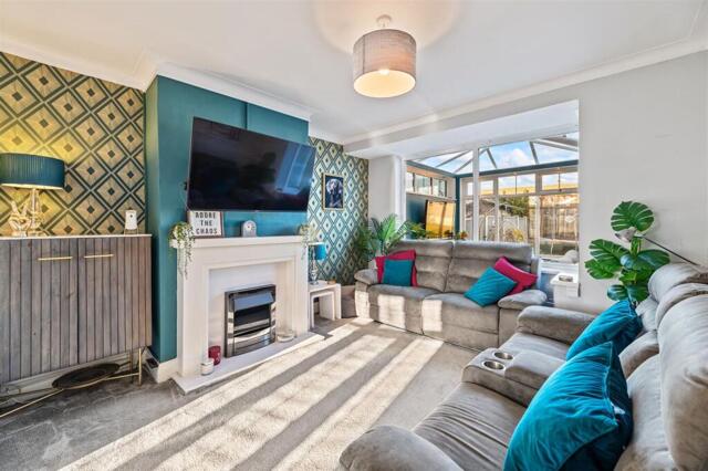 Thelwall New Road, Thelwall, 3 Bedroom Semi-detached