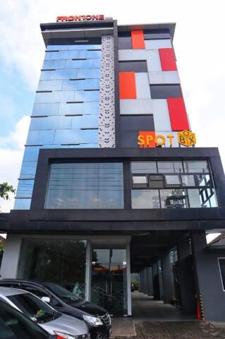 Jalan Erlangga, Kediri, Front One Inn