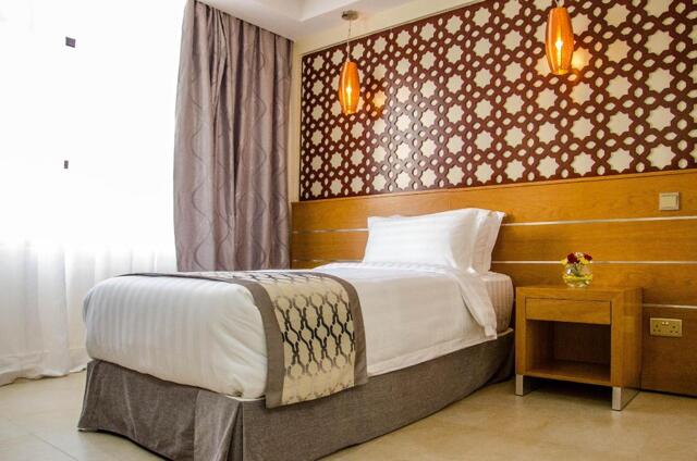 Muhoho Avenue, Nairobi, Saab Royale Hotel