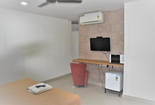 Feet Road Th Block  Seasons Suites, Bangalore, Luxury Room-4 Seasons