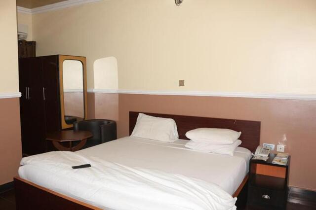 Atiku Abubakar Way Uyo, Entry Point Hotel