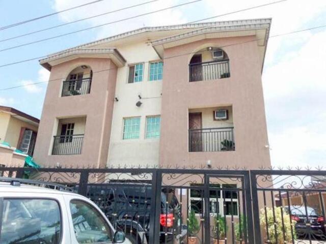 No ,lawani Street, Onike, Yaba, Lagos, Wonder King Hotel