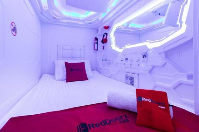Jl. Zainul Arifin No.,medan Polonia, Medan, Capsule Inn Medan