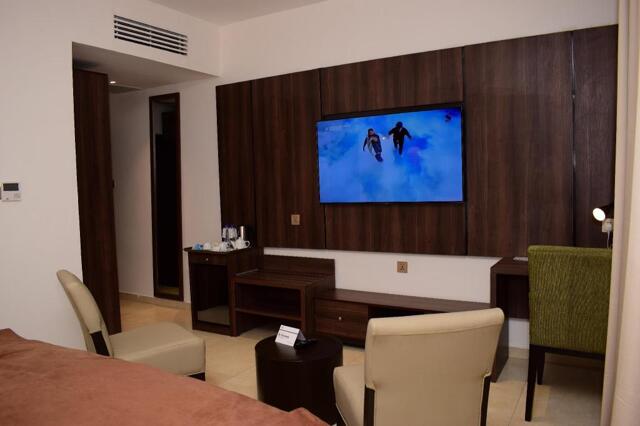 Edet Akpan Avenue, Monty Suites &