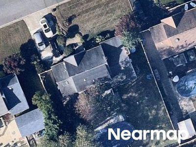 Th St, West Babylon, Preforeclosure Single-family Home