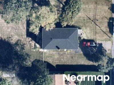 Joselson Ave, Bay Shore, Preforeclosure Single-family Home