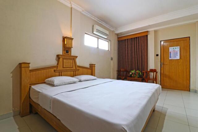 Jl. Kacapiring Besar No., Kertak Baru Ilir, Banjarmasin Tengah, Kota Banjarmasin, Banjarmasin, Hotel