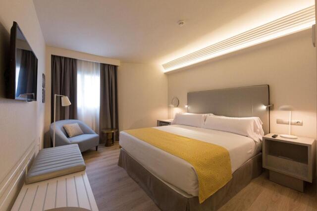 Av. De Madrid, Granada, Catalonia Granada, Hotel