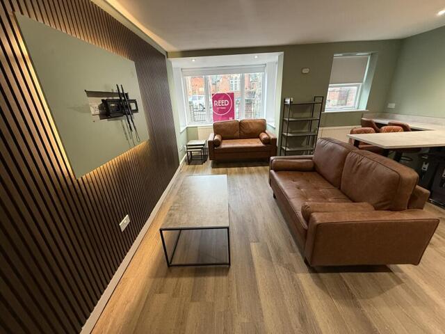 Chapel Court, Lenton, 4 Bedroom Flat
