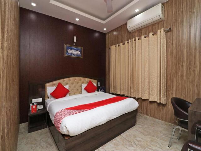 -, Near Bus Stand, Old Najafgarh Road, Gopal Nagar, Gurugram, Collection O Hotel