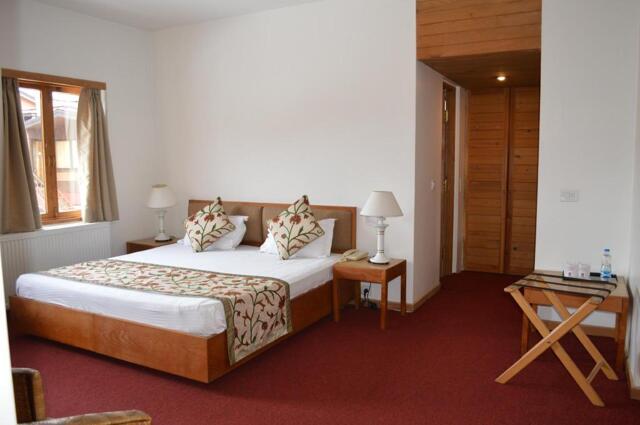 Main Market Pahalgam, Pahalgam, Pahalgam Hotel, Hotel