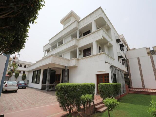 Marc Royal, Idgah Railway Station, Police Line Road, Adjecent To Gurdwara, Agra, Capital O The