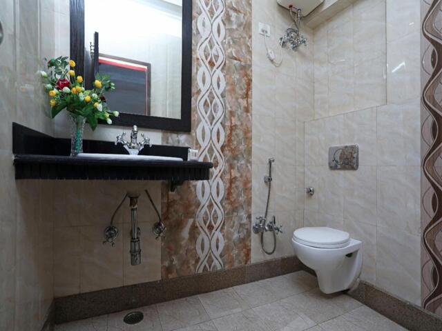 Marc Royal, Idgah Railway Station, Police Line Road, Adjecent To Gurdwara, Agra, Capital O The