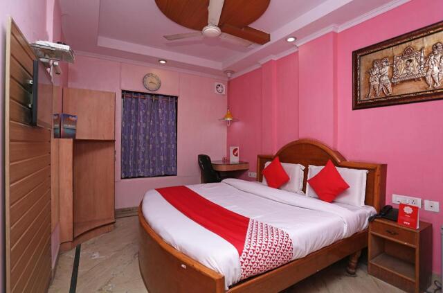 Meerut Kutchery, West, Road, Near Bachcha Park, Meerut, Hotel O Madhur