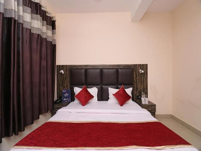 L.d. Roadmaharaj Bazaar Market Road, Opp. Sajad Medicate, Srinagar, Jammu And Kashmir, Srinagar, Hot