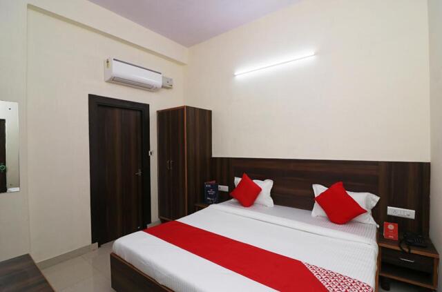 Grand Sudershan Hs, // J,punjab And Sindh Bank Building Fatehabad Road Opposite Itc Mughal, Agra, Sp