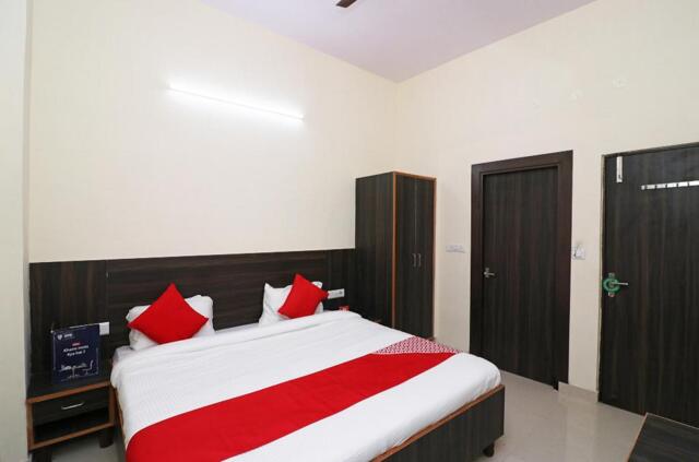 Grand Sudershan Hs, // J,punjab And Sindh Bank Building Fatehabad Road Opposite Itc Mughal, Agra, Sp