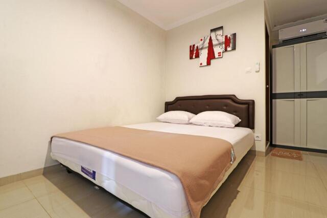 Jalan Keahlian No., Rt /, Jatiwaringin, Pondok Gede, Bekasi, Bekasi, Wisma Surya, Guesthouse/bed