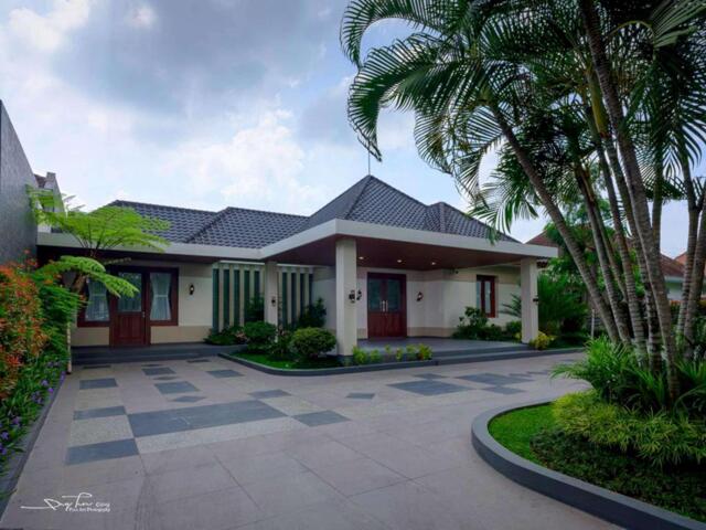 Jalan Besar Ijen, Malang, Cozy Dutch Style