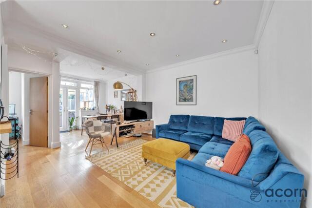 Selborne Gardens, Hendon, 2 Bedroom Maisonette