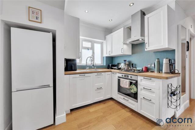 Selborne Gardens, Hendon, 2 Bedroom Maisonette