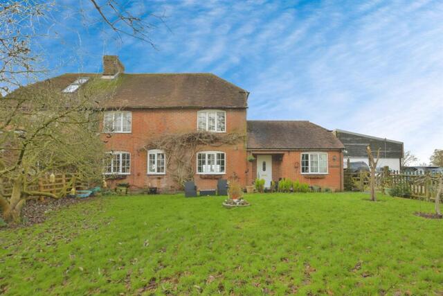 Hurst Lane, Charing Heath, 5 Bedroom Semi-detached