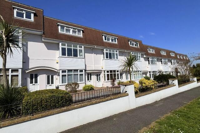 Feversham Avenue, Queens Park, 3 Bedroom Maisonette