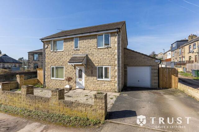 Wroe Place, Wyke, 3 Bedroom Detached