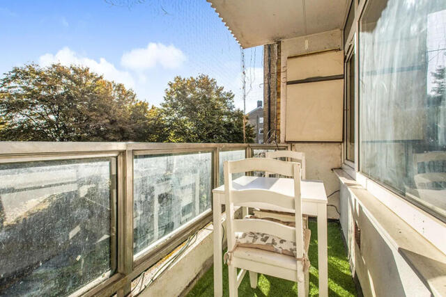 Pynham Close, Abbeywood, 2 Bedroom Apartment