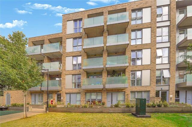 Cross Lane, London, Studio Flat For