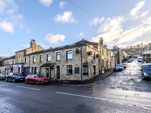 Viaduct Pub  Kitchen,  Stainland Road, Pub To Lease