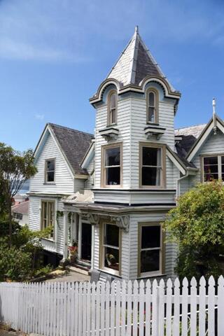 Tennyson Street, Dunedin, Hulmes Court, Hotel