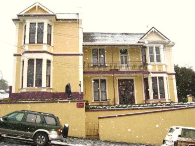 High Street, Dunedin, Grandview Bed &