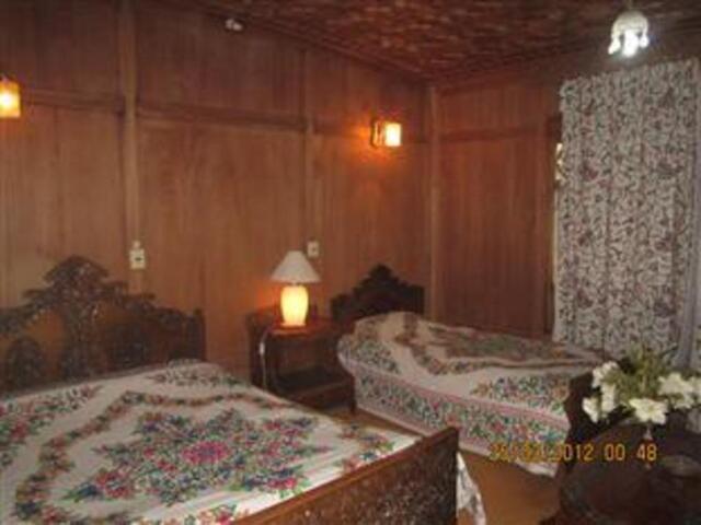 Shikara Stand No.,opposite Nigeen Club, Nageen Lake, Srinagar, Wangnoo Houseboats, Boat/cruise