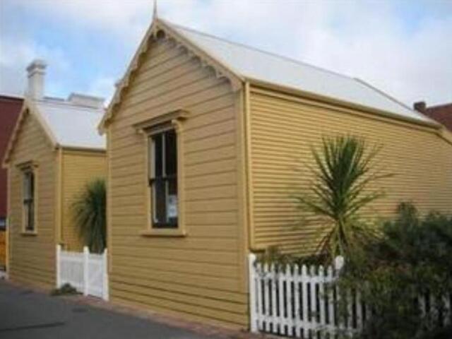 - Tonks Grove, Wellington, City Cottages, Serviced