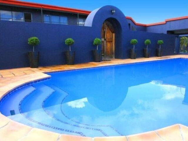 Ulster Street, Hamilton, Aaron Court Motor