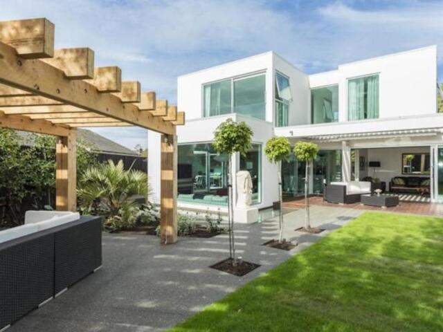 Clyde Road, Christchurch, The Establishment Boutique