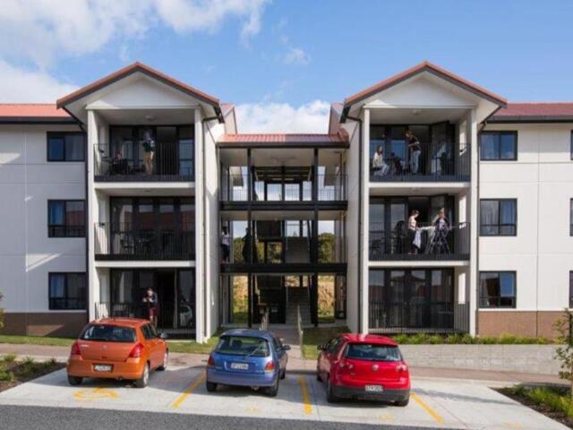 Dairy Flat Highway, Auckland, Albany Village, Serviced