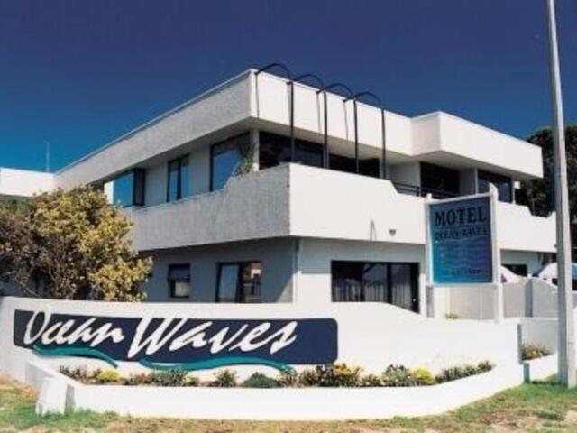 Marine Parade, Tauranga, Ocean Waves Hotel
