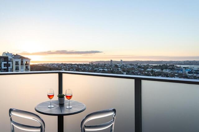 Day Street, Auckland, Park Hotel, Serviced