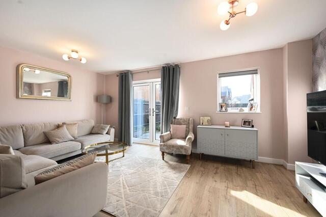 Darter Row, Kennington, 3 Bedroom Terraced