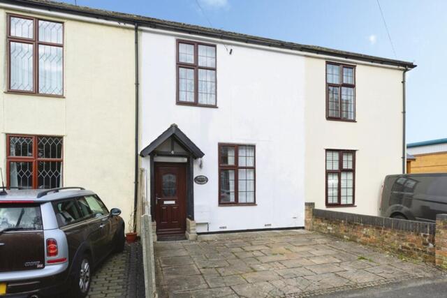 Oak Road, Leatherhead, 3 Bedroom Terraced