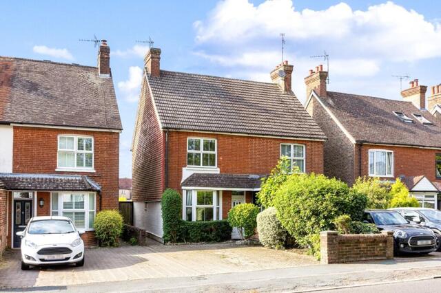 Crawley Road, Horsham, 2 Bedroom Semi-detached