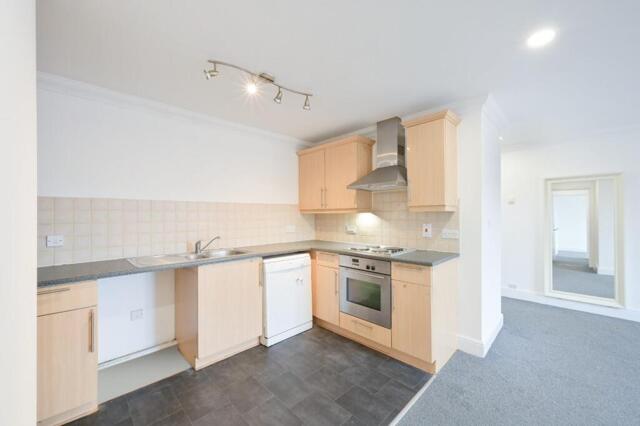 Gainsborough Court, Kingston Road, 2 Bedroom Flat