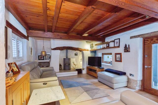 Bishopstone Road, Stone, 2 Bedroom Detached