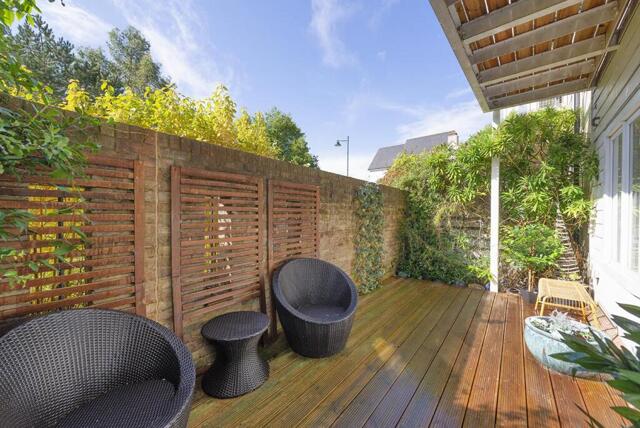 Edgar Close, Kings Hill, 3 Bedroom Apartment