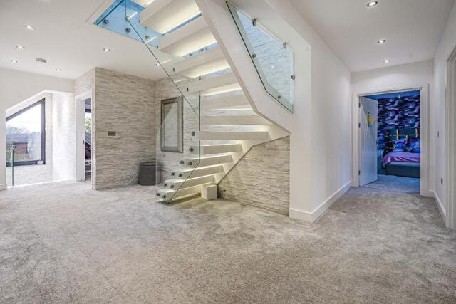 Barton Road, Luton, 7 Bedroom Detached
