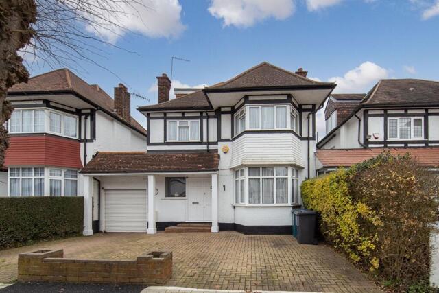 Hillcrest Avenue, Edgware, 4 Bedroom Detached