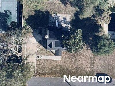 State St, West Babylon, Preforeclosure Single-family Home