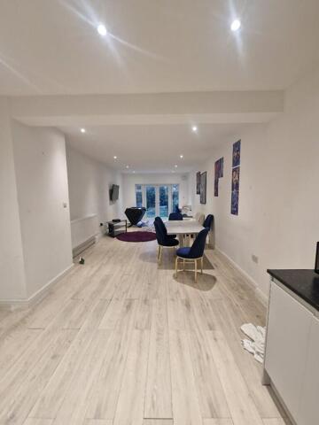 Park Road, London, 3 Bedroom Flat